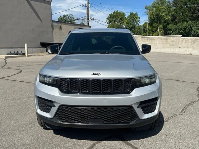 Certified 2023 Jeep Grand Cherokee Altitude AWD/4WD image 12