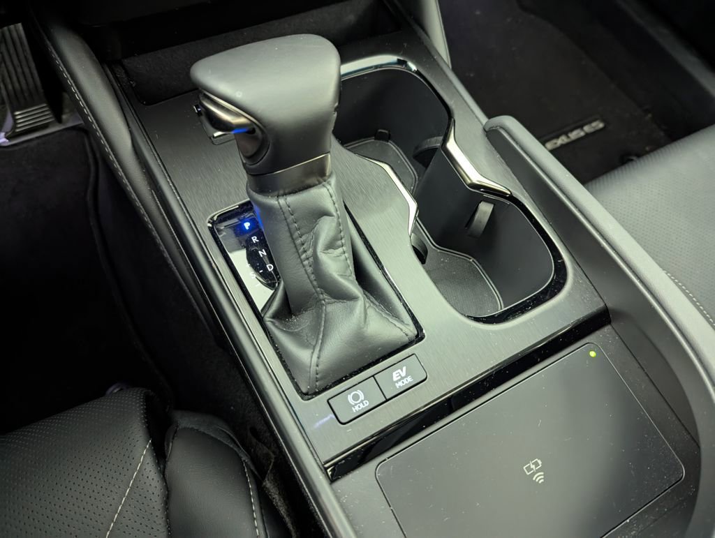 Used 2025 Lexus ES 300h Ultra Luxury w/ Accessory Package (Z1) image 11