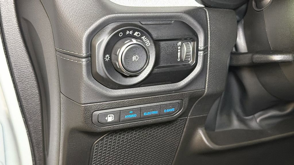 Used 2025 Jeep Wrangler Unlimited Sahara w/ Safety Group AWD/4WD image 22