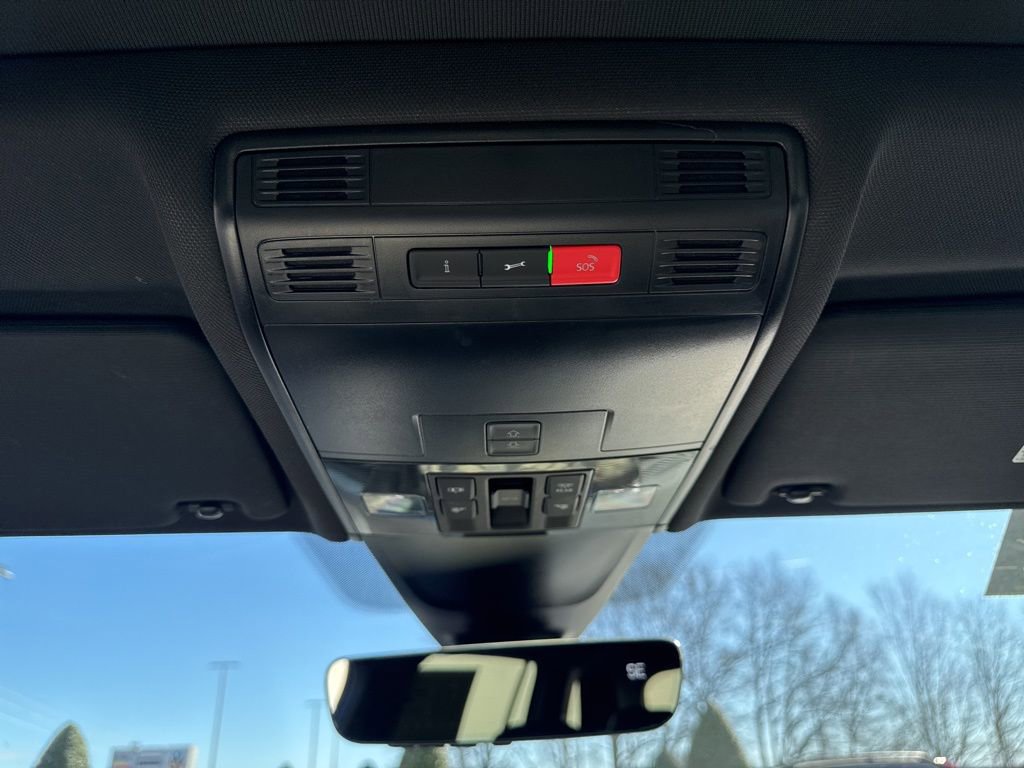 Certified 2024 Volkswagen Tiguan SE R-Line image 31