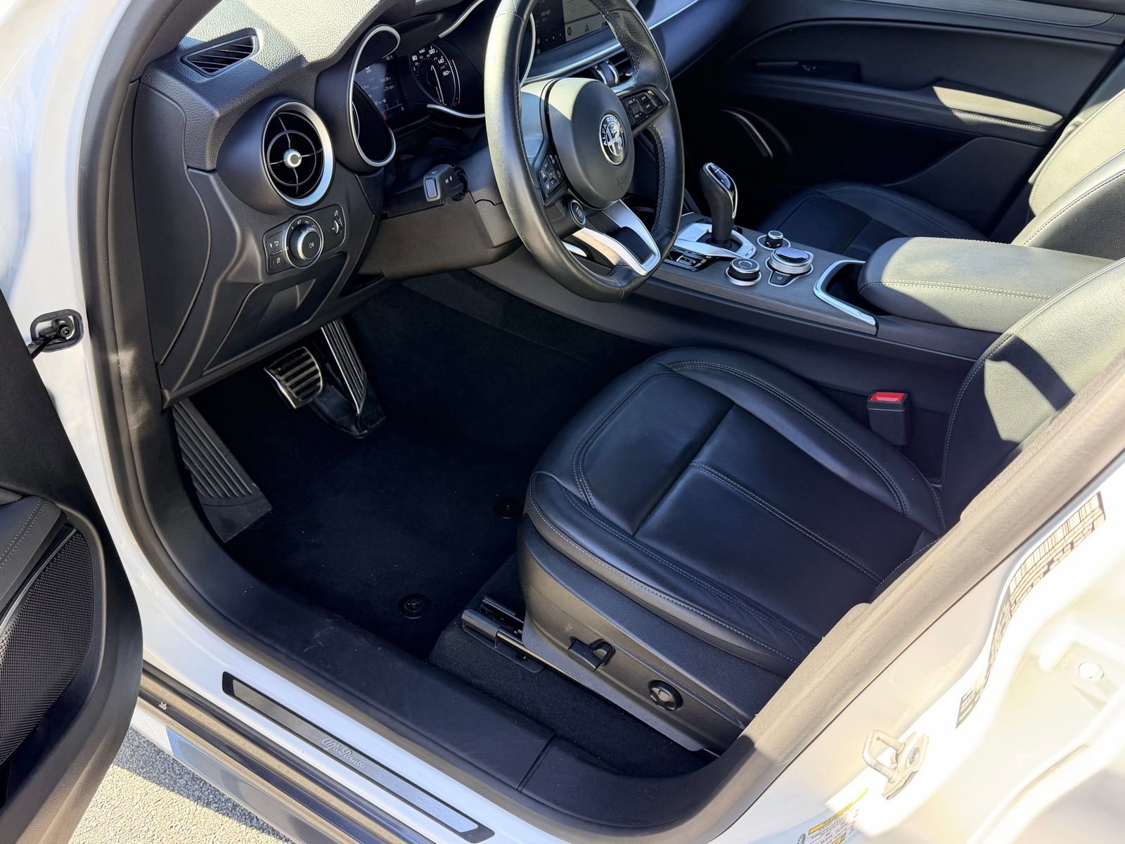 Used 2022 Alfa Romeo Stelvio Ti w/ Active Assist Plus Package AWD/4WD image 18