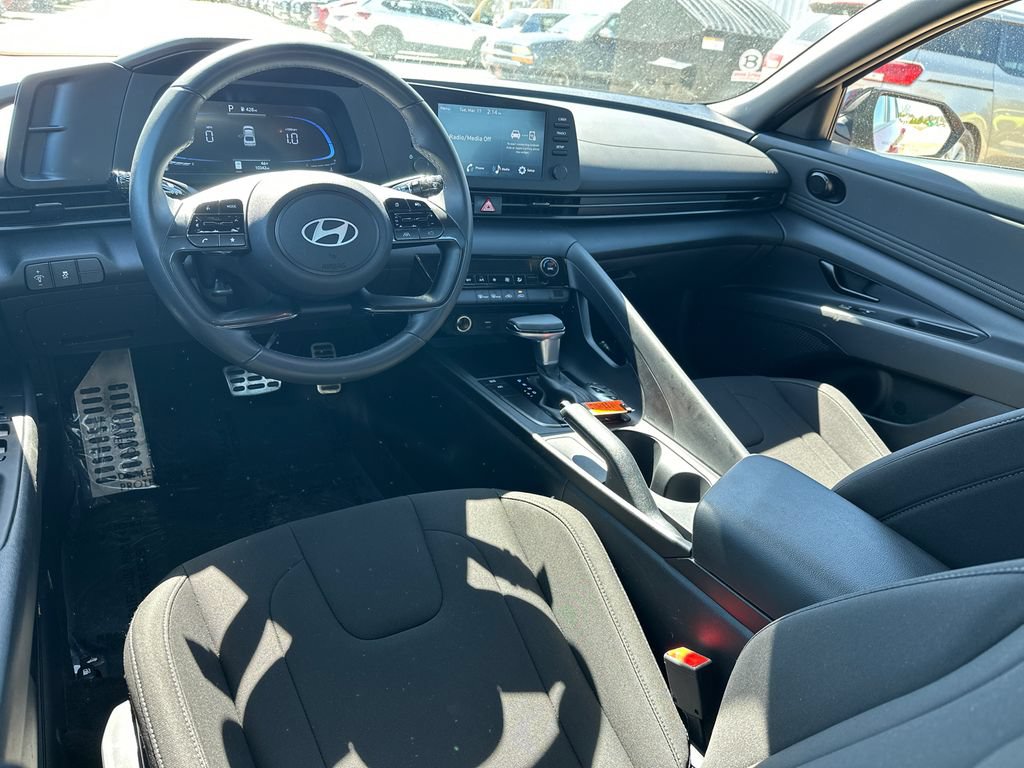 Used 2025 Hyundai Elantra Sport FWD image 22