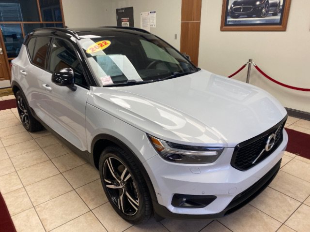 Used 2022 Volvo XC40 T5 R-Design AWD/4WD image 5