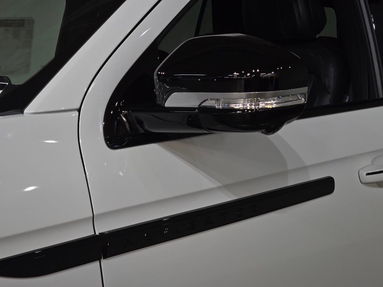 New 2025 Lincoln Navigator Reserve w/ Jet Appearance Package image 14