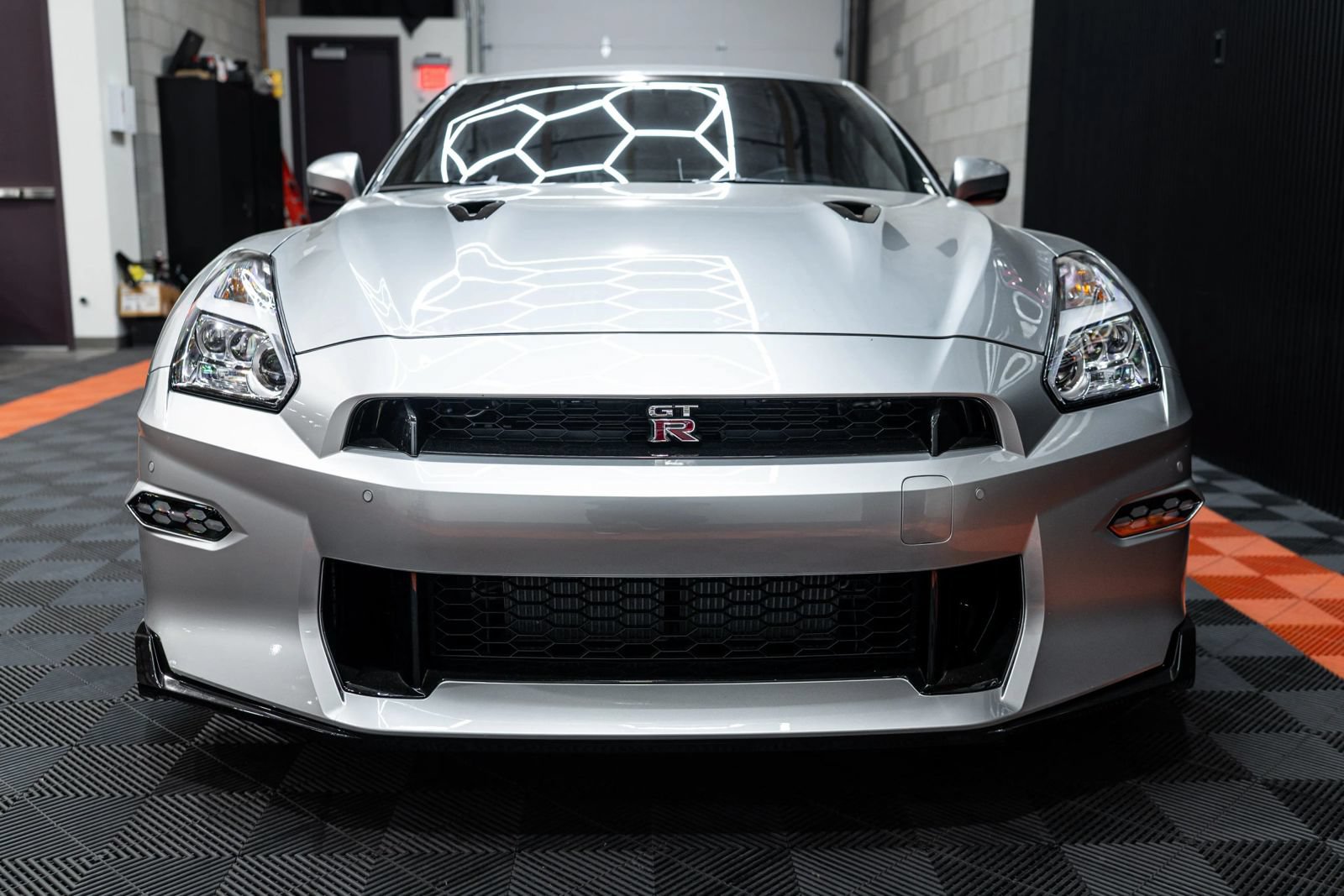 Used 2024 Nissan GT-R Premium w/ Floor Mat Package AWD/4WD image 9