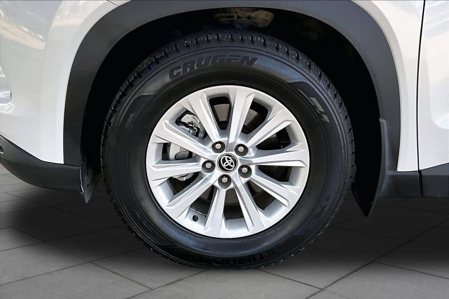 Used 2024 Toyota Grand Highlander AWD image 11