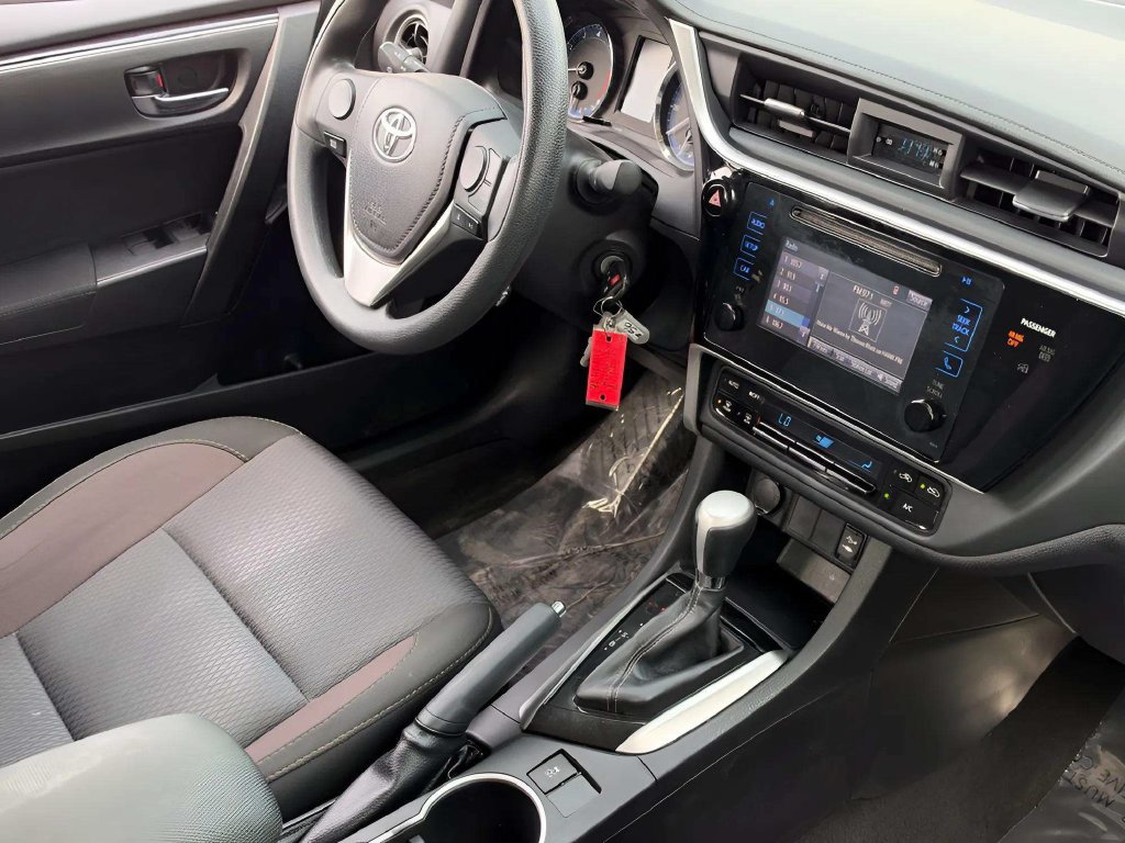 Used 2017 Toyota Corolla LE w/ Carpet Mat Package (TMS) FWD image 25