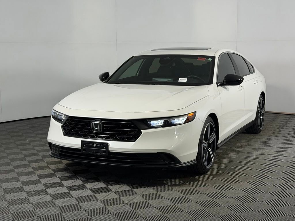 Used 2025 Honda Accord Sport image 3
