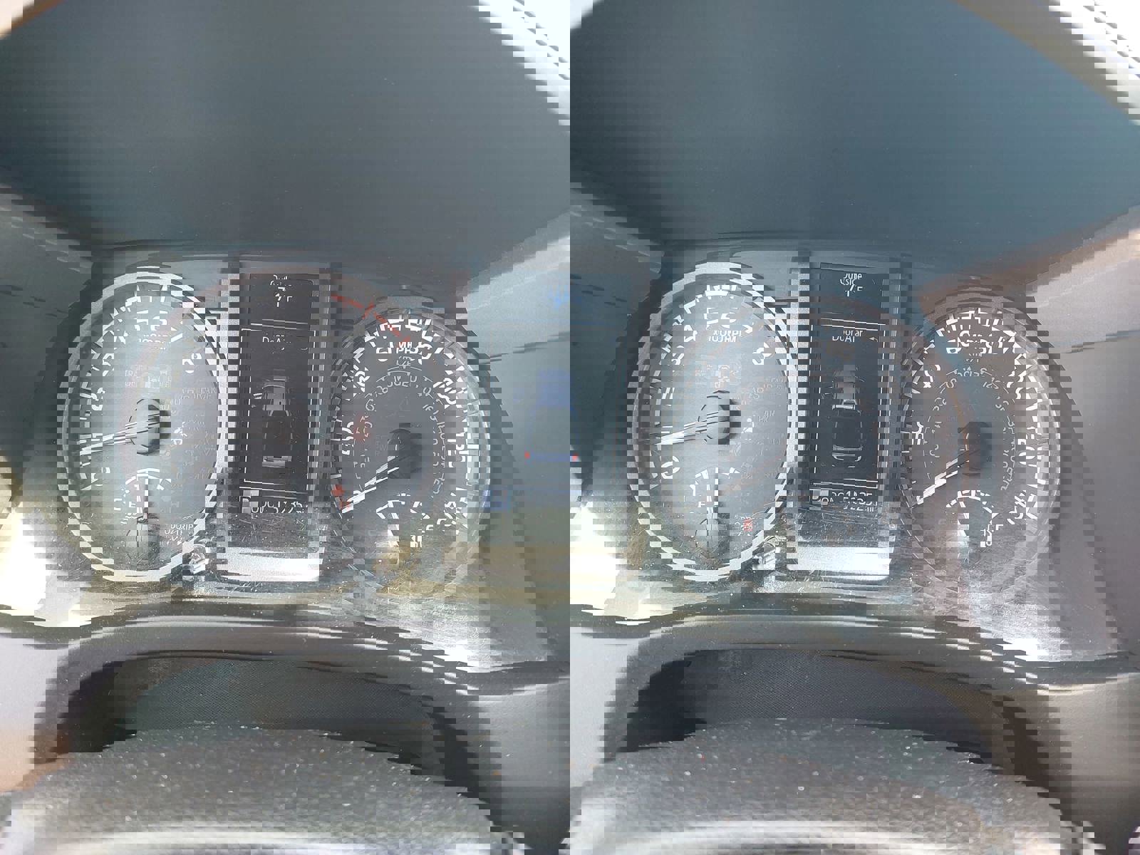 Used 2016 Toyota Tacoma TRD Off-Road w/ Premium & Technology Package image 19