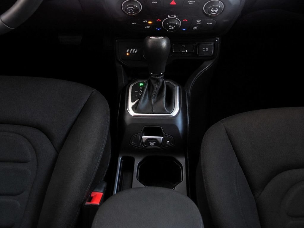 Used 2019 Jeep Renegade Latitude AWD/4WD image 20