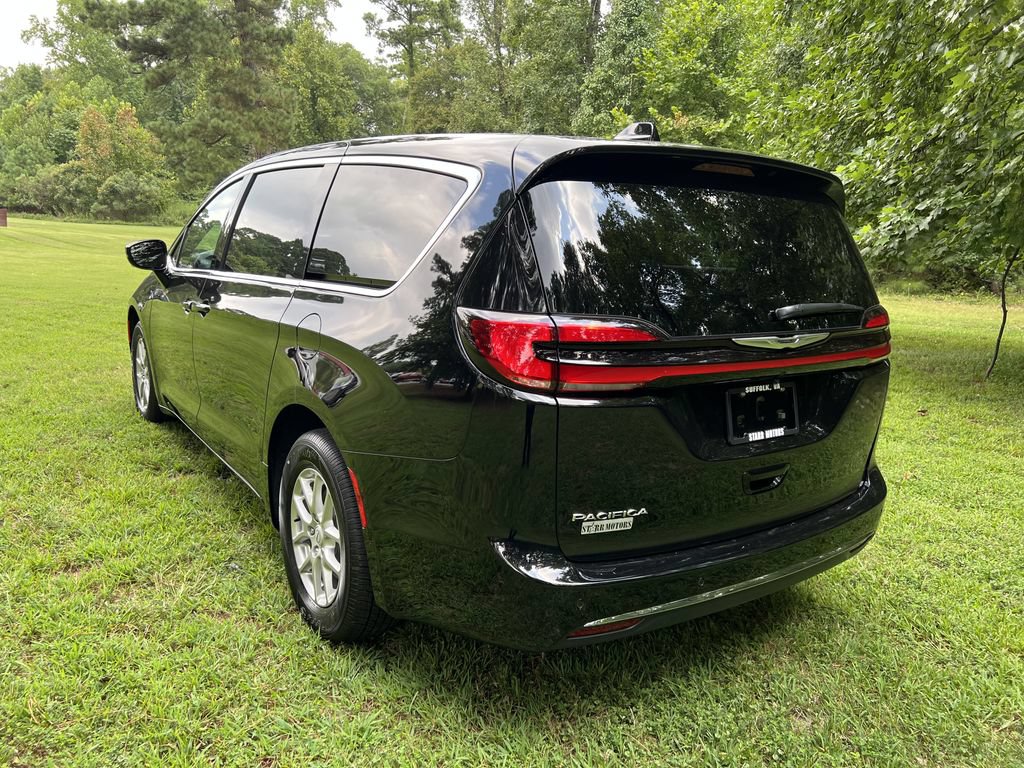 New 2026 Chrysler Pacifica Select FWD image 5