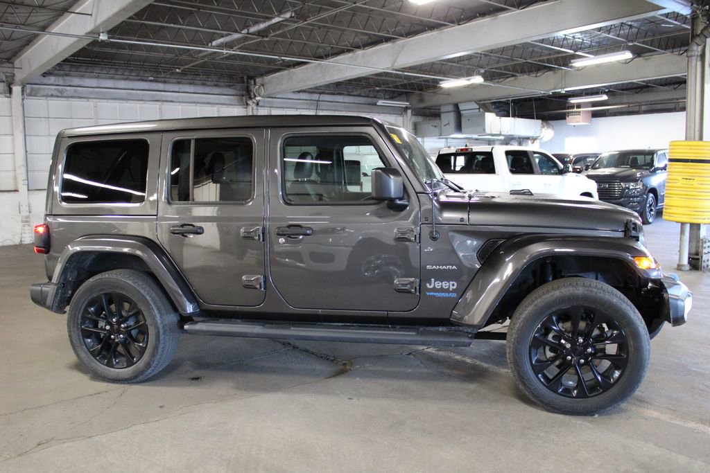 Used 2022 Jeep Wrangler Unlimited Sahara w/ Cold Weather Group AWD/4WD image 3