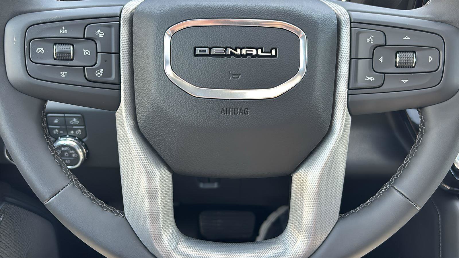 New 2026 GMC Sierra 2500 Denali w/ Denali Reserve Package AWD/4WD image 28