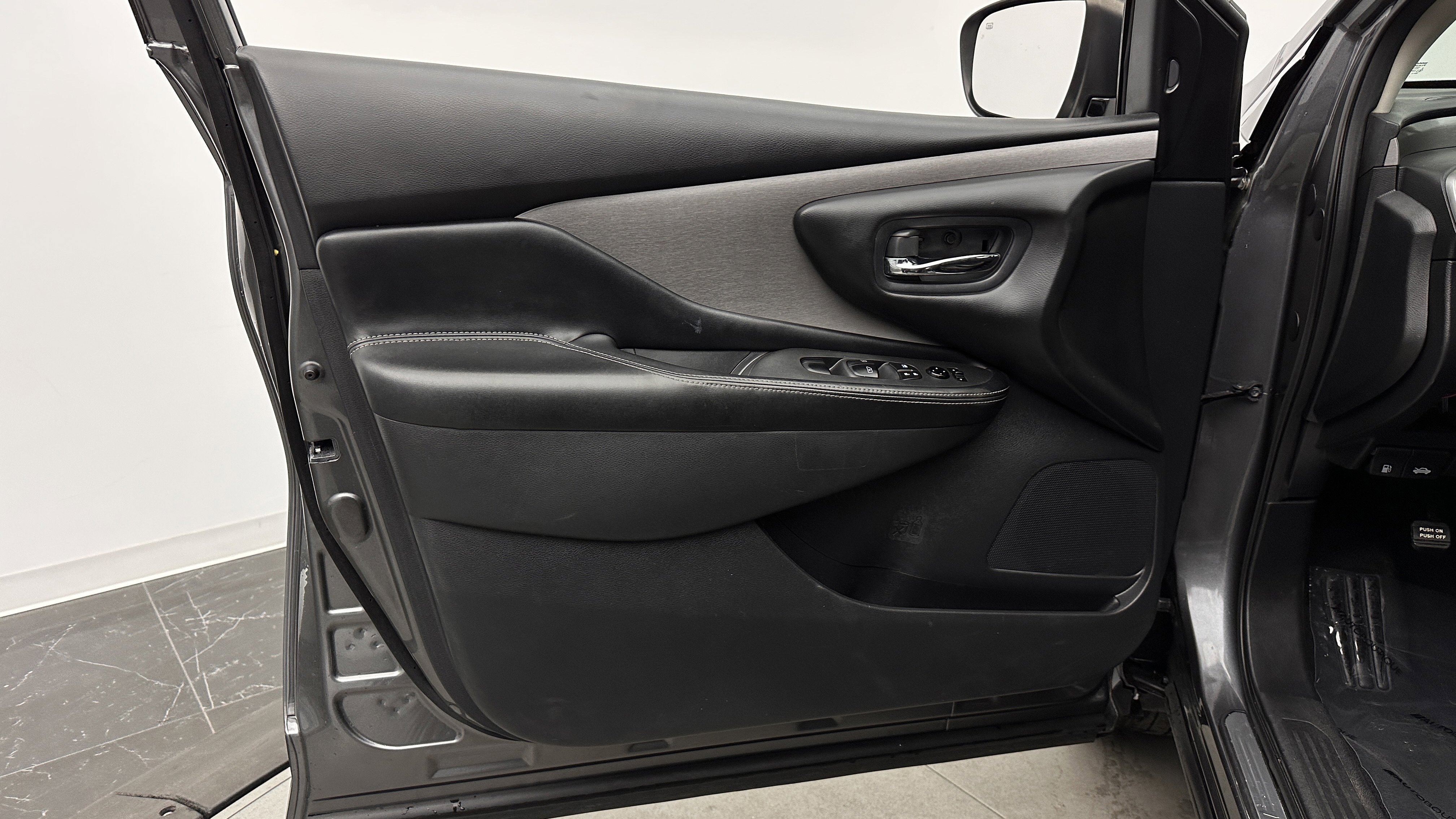 Used 2022 Nissan Murano SV FWD image 10