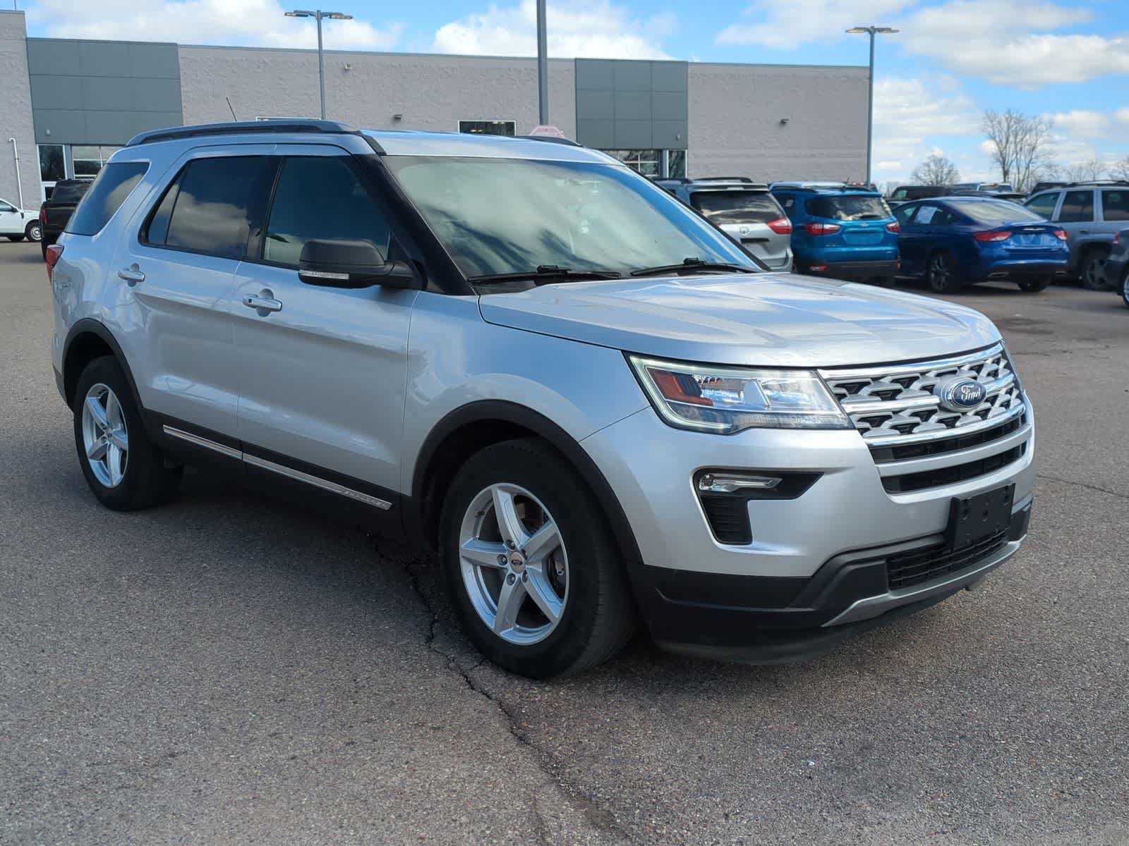 Used 2019 Ford Explorer XLT w/ Equipment Group 201A image 2
