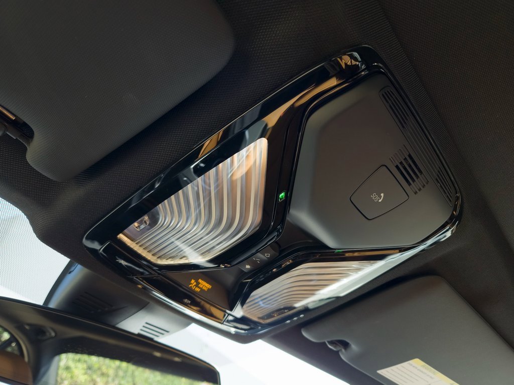 Used 2025 BMW 330i Sedan w/ Parking Assistance Package image 19