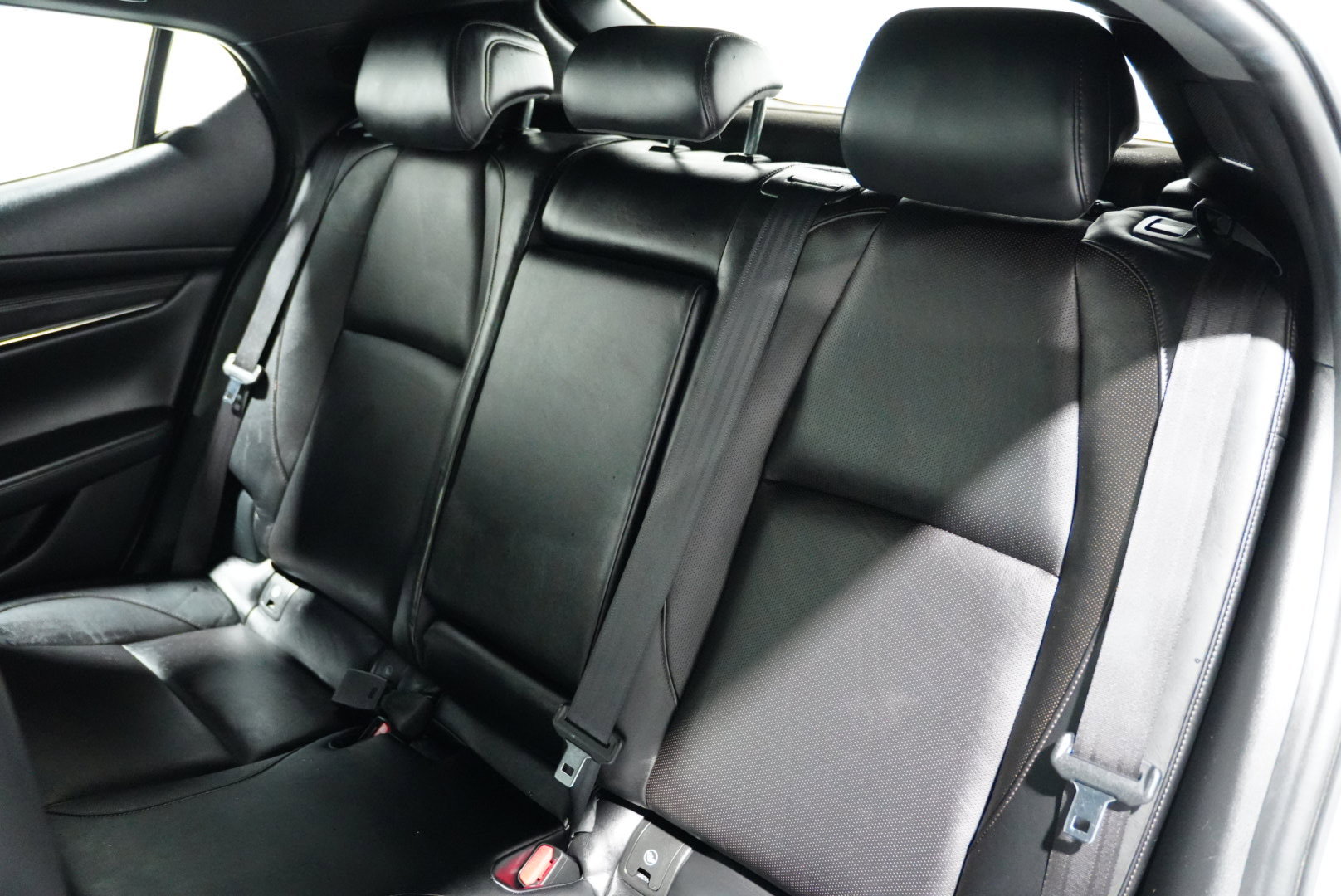 Used 2020 MAZDA MAZDA3 Hatchback w/ Premium Package image 17