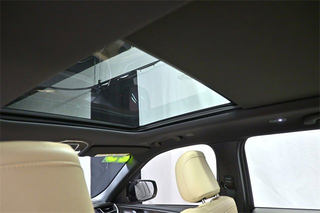 Used 2023 Jeep Grand Cherokee 4WD 4xe image 15