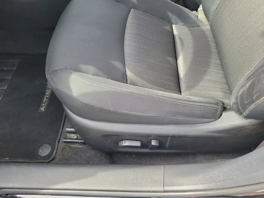 Used 2025 Nissan Altima 2.5 SV FWD image 18