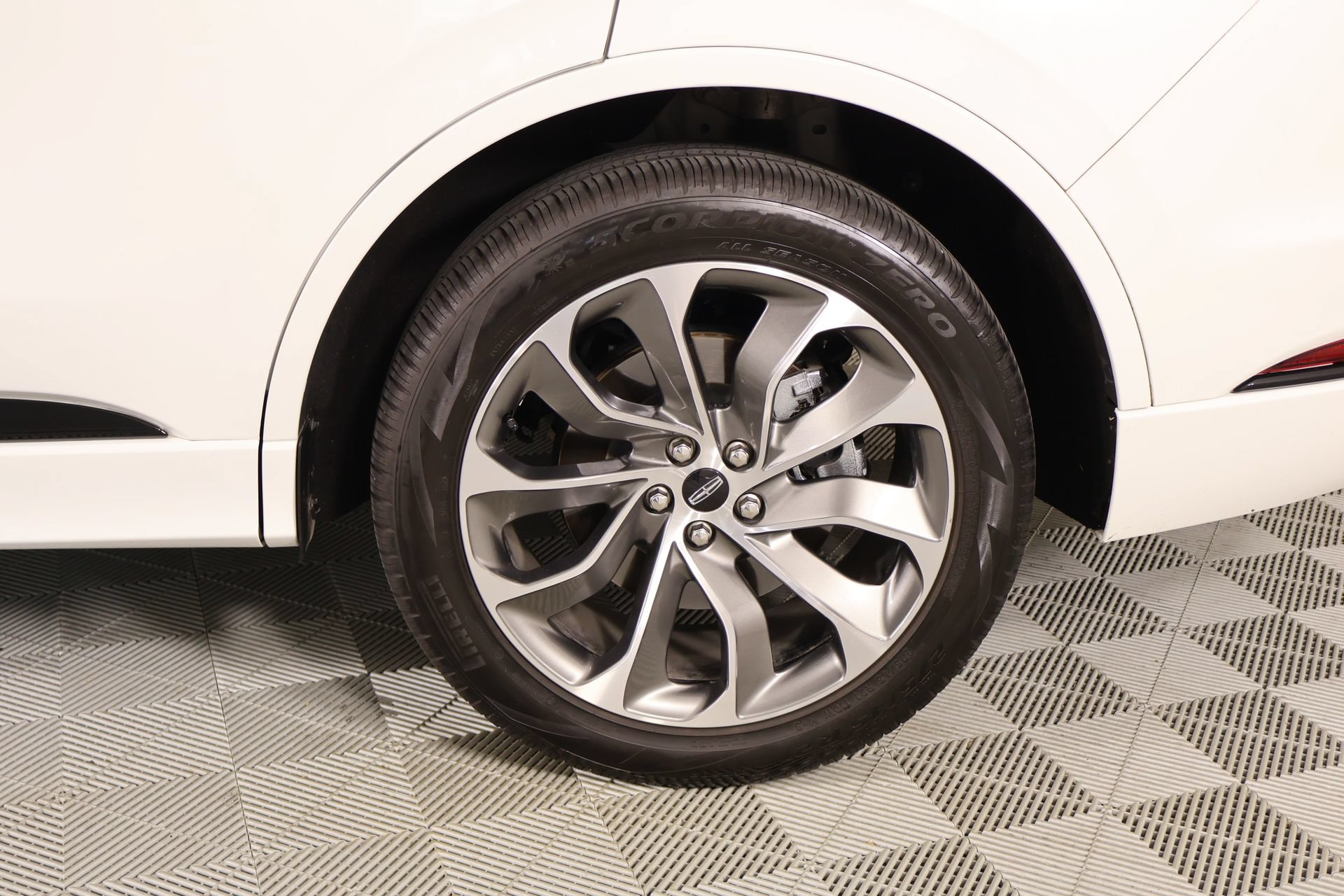 Used 2025 Lincoln Aviator AWD w/ Jet Appearance Package image 21