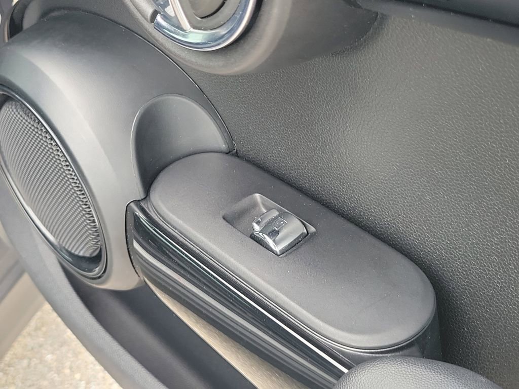 Used 2019 MINI Cooper S w/ Signature Upholstery Package image 20