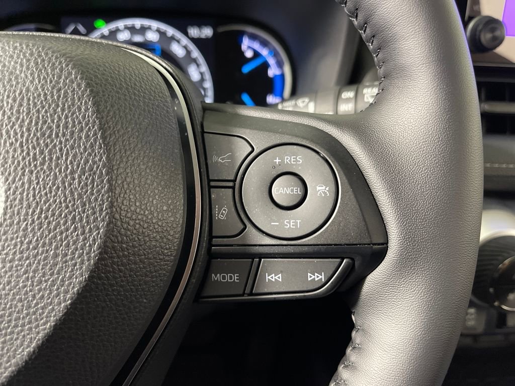 Used 2025 Toyota RAV4 XLE image 29