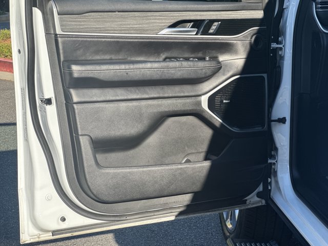 Used 2023 Jeep Wagoneer Series III w/ Premium Group I RWD image 11