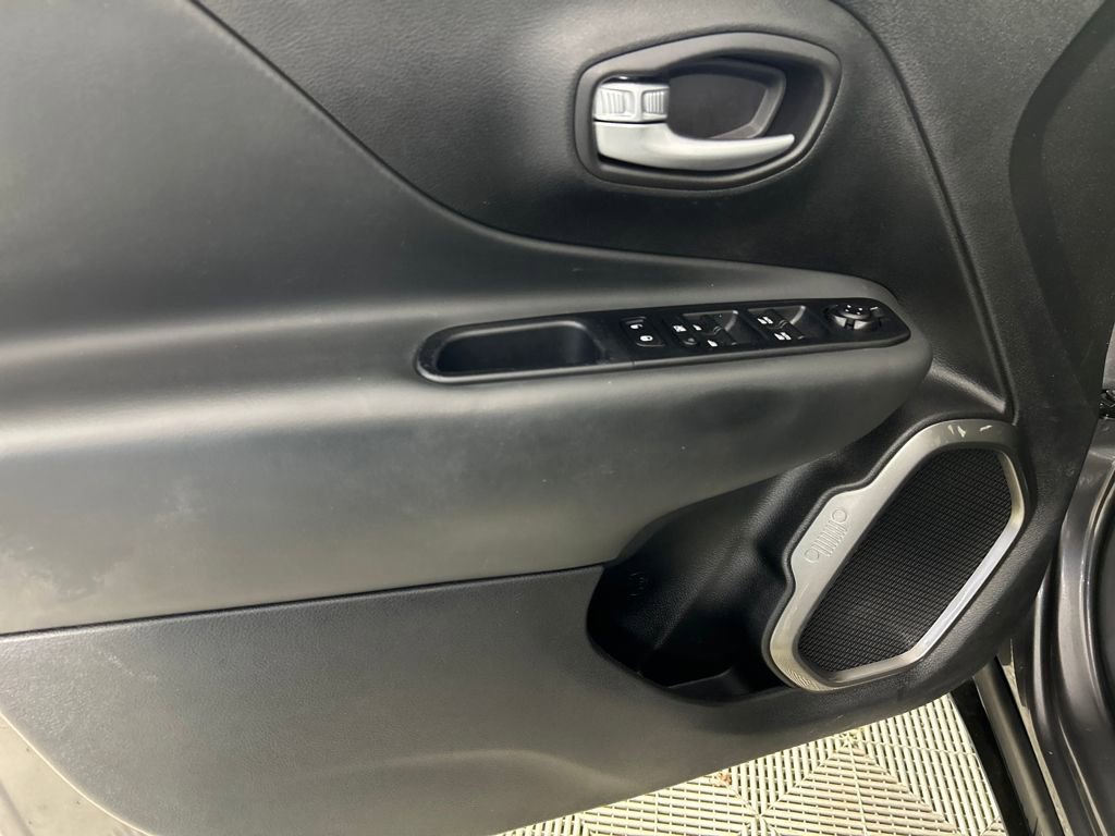 Used 2020 Jeep Renegade Limited w/ Safety and Security Group image 11