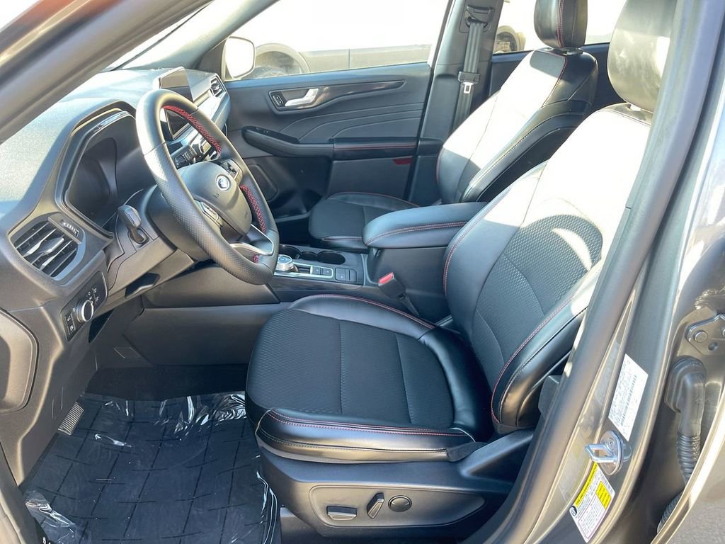Used 2025 Ford Escape ST-Line w/ Equipment Group 301A image 17