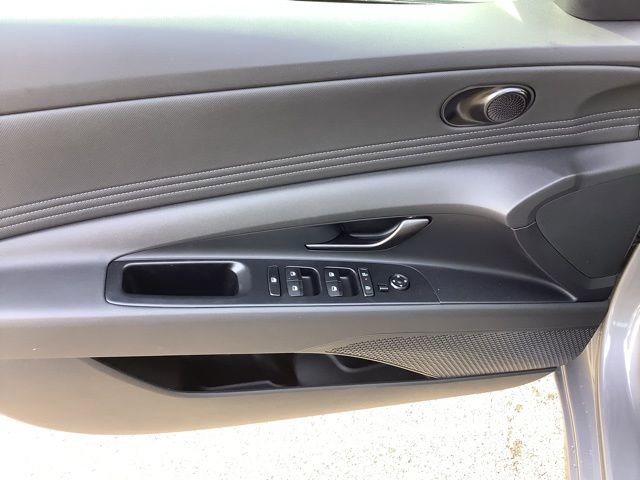 Used 2025 Hyundai Elantra SEL w/ Cargo Package FWD image 18