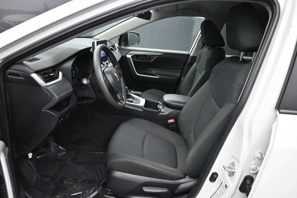 Certified 2024 Toyota RAV4 LE AWD/4WD image 18
