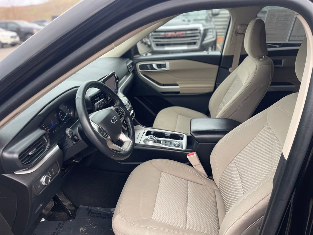 Used 2022 Ford Explorer XLT image 11