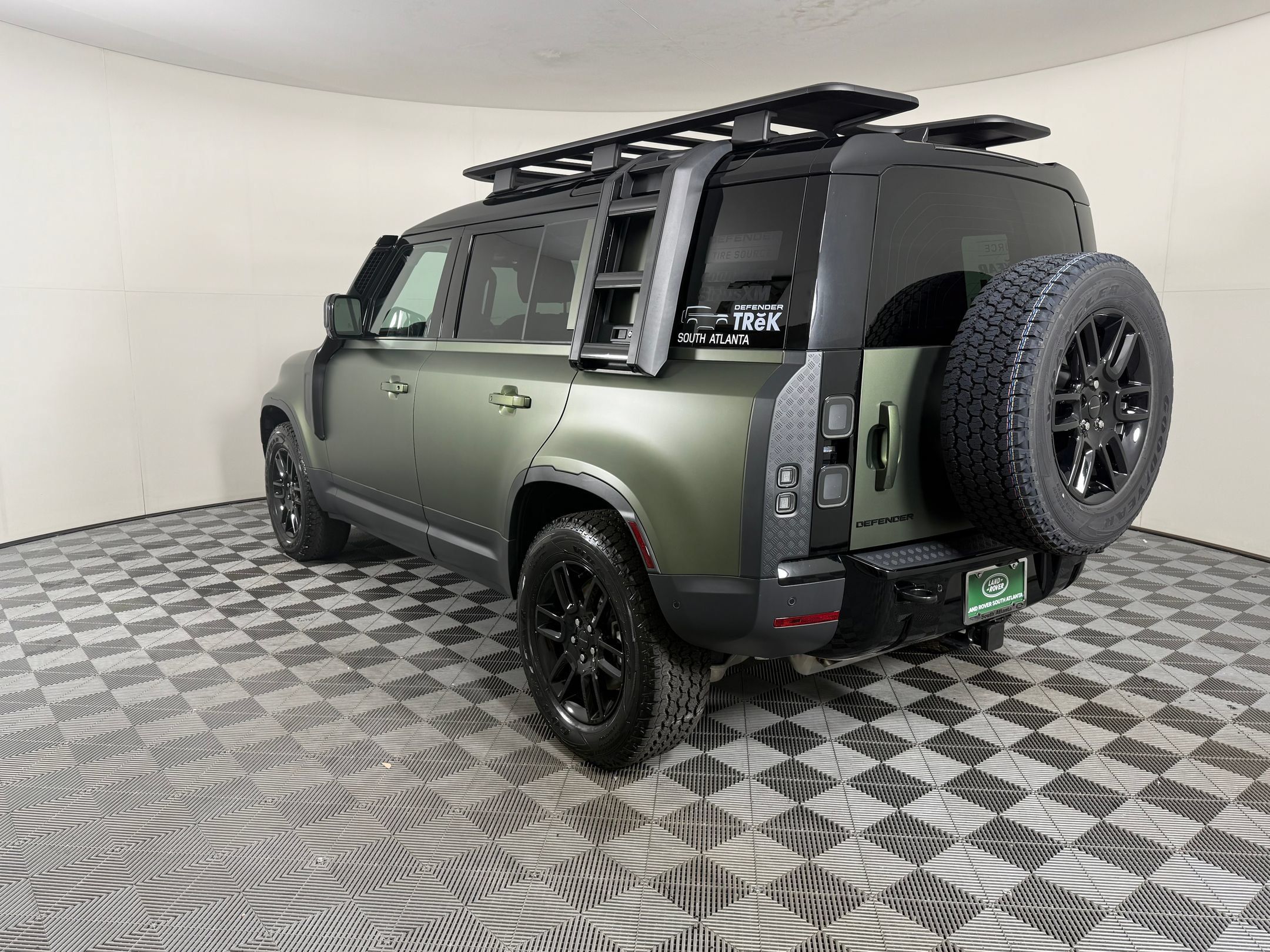 New 2026 Land Rover Defender 110 X-Dynamic SE AWD/4WD image 3