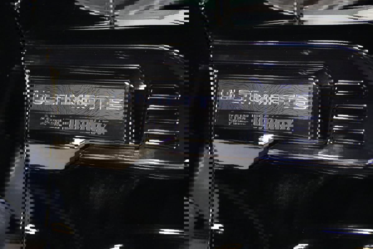 Used 2024 GMC Sierra 3500 Denali Ultimate image 95