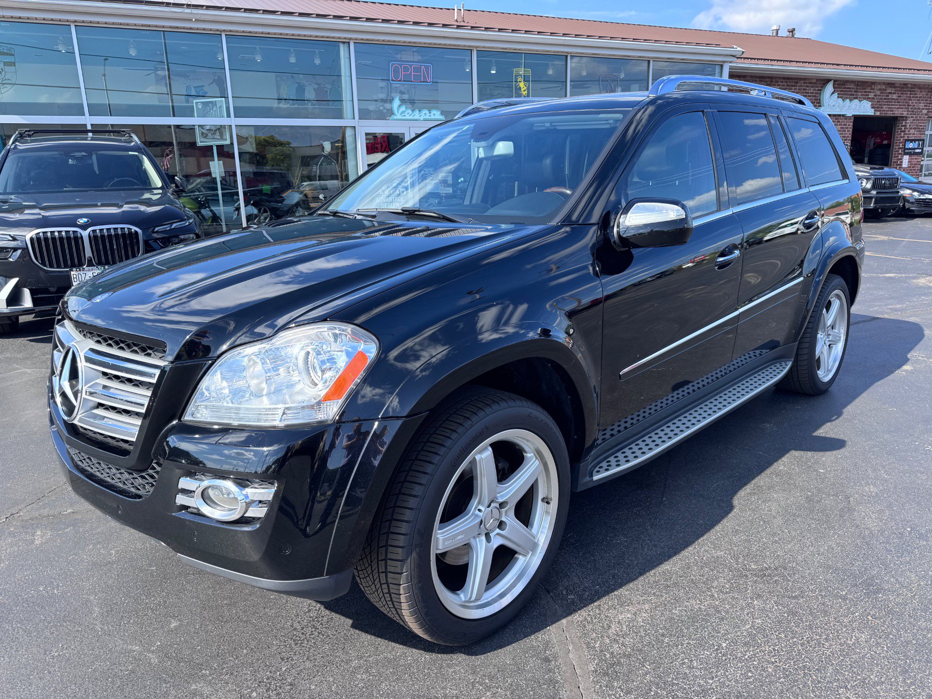 Used 2009 Mercedes-Benz GL 550 4MATIC image 1