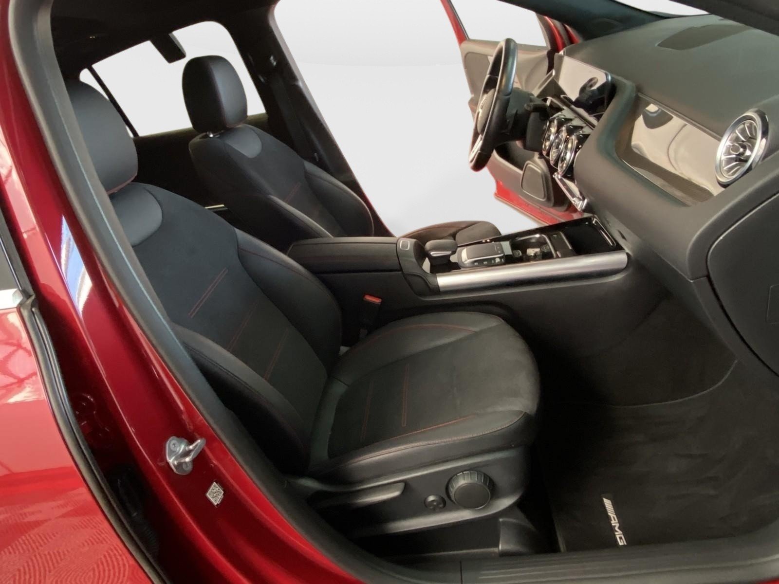 Used 2022 Mercedes-Benz GLA 250 4MATIC image 9