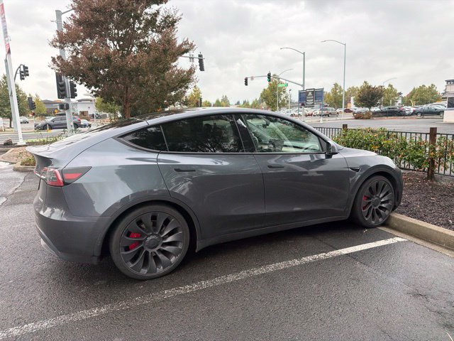 Used 2023 Tesla Model Y Performance AWD/4WD image 7