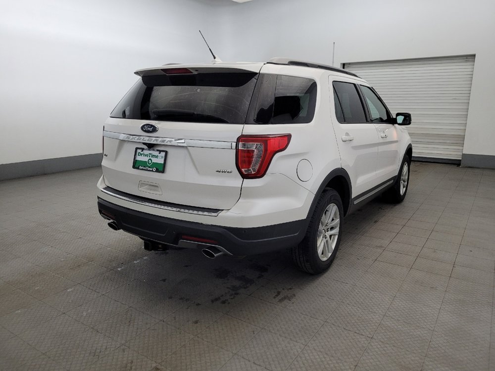 Used 2018 Ford Explorer XLT w/ Equipment Group 202A image 9