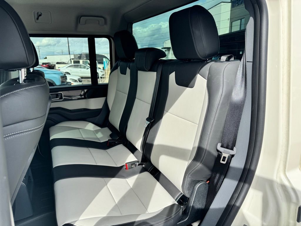 Used 2025 INEOS Grenadier Fieldmaster Edition image 10