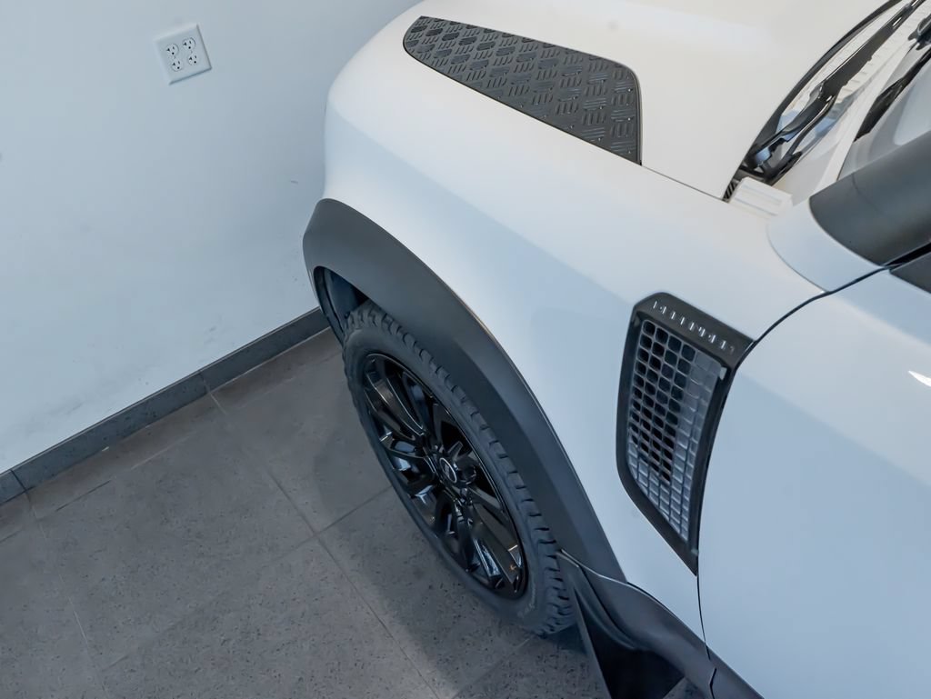 Used 2021 Land Rover Defender 110 SE AWD/4WD image 31