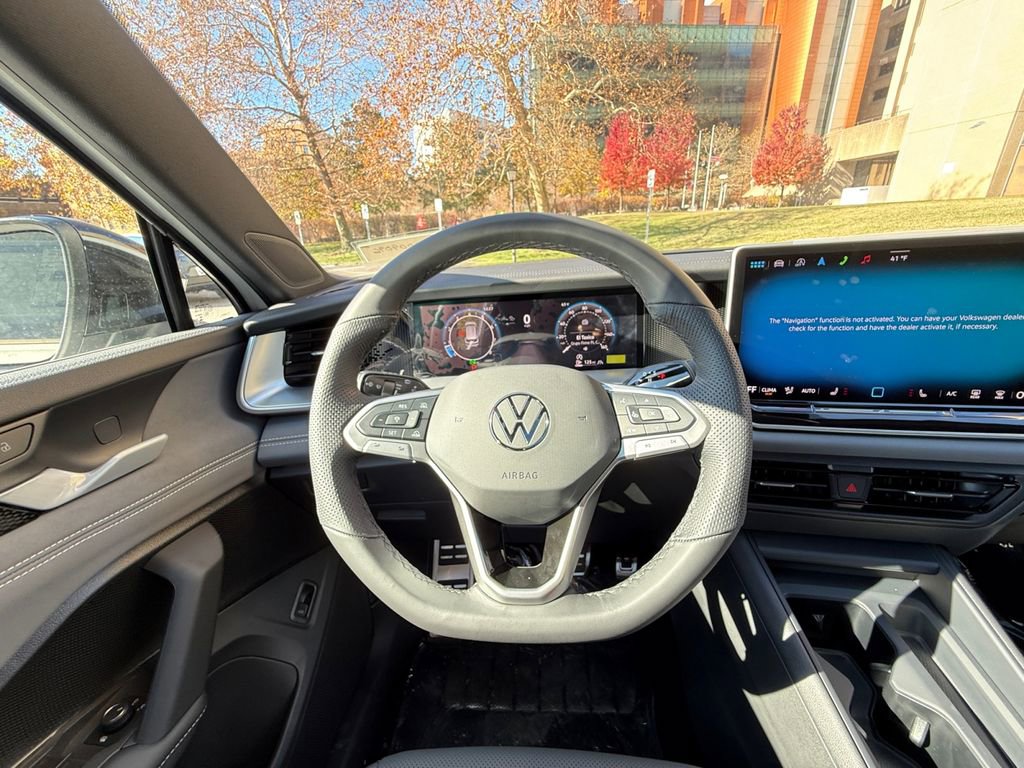 New 2025 Volkswagen Tiguan SE R-Line image 20