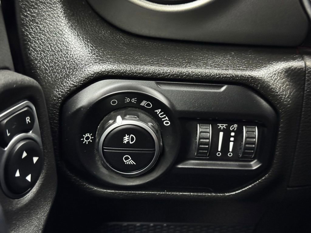 Used 2022 Jeep Gladiator Willys image 31