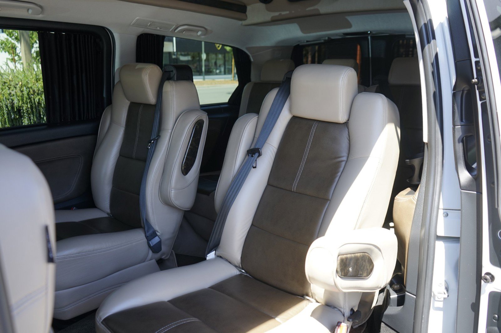 Used 2018 Mercedes-Benz Metris Passenger image 25