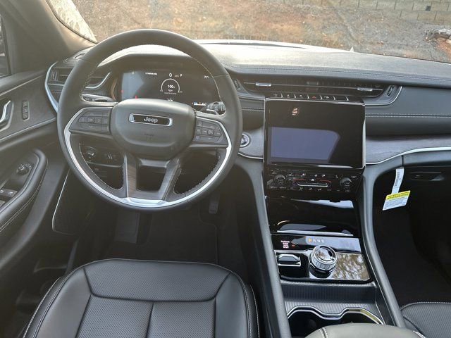 New 2025 Jeep Grand Cherokee Limited w/ Luxury Tech Group II image 21
