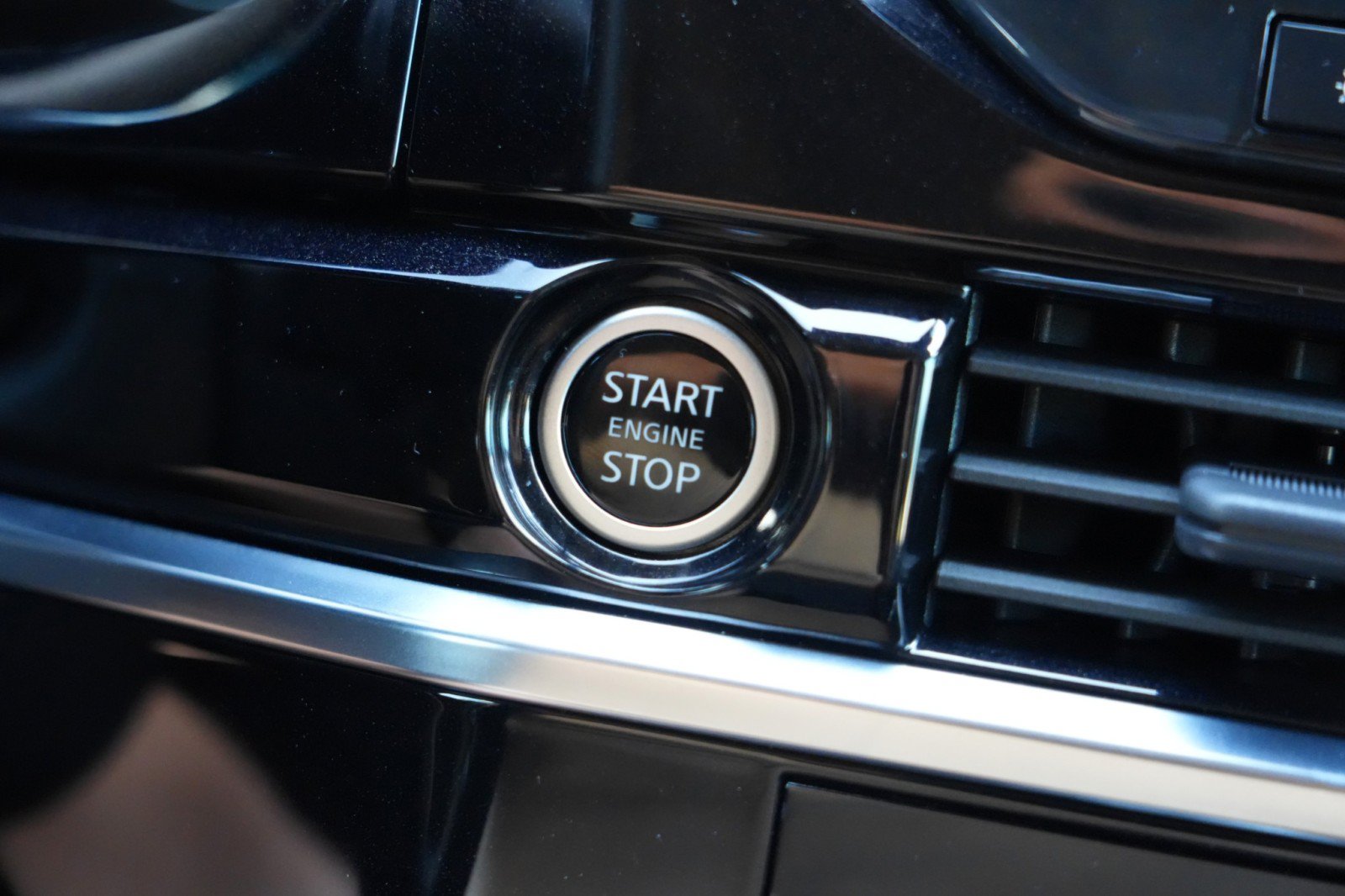 Used 2023 Nissan Pathfinder SL w/ SL Premium Package FWD image 22