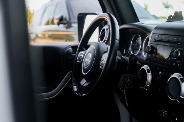 Used 2016 Jeep Wrangler Unlimited Sahara w/ Connectivity Group image 34