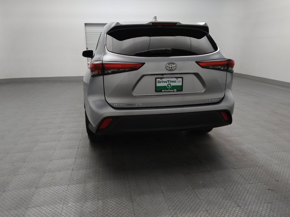 Used 2021 Toyota Highlander LE AWD/4WD image 6