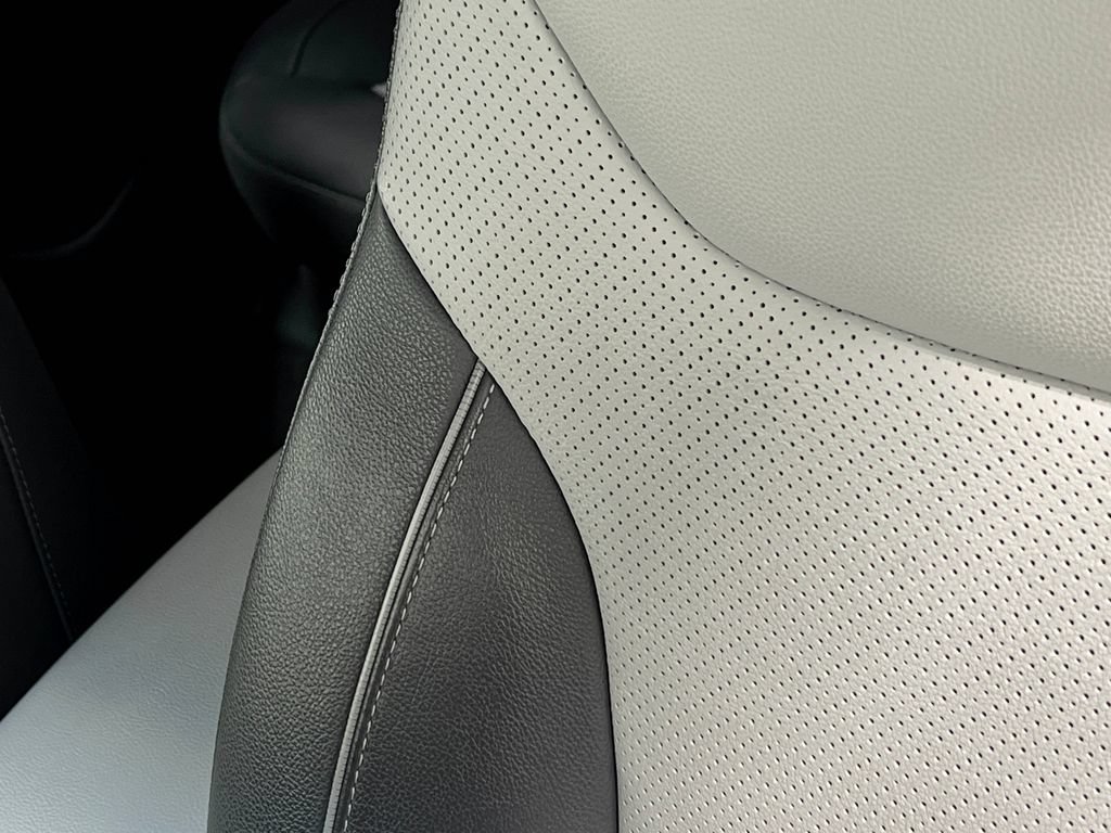 Used 2020 Hyundai Ioniq Limited FWD image 19