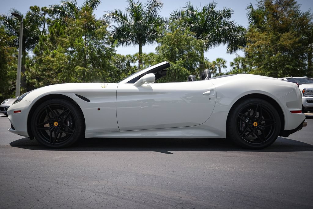 Used 2015 Ferrari California T RWD image 6
