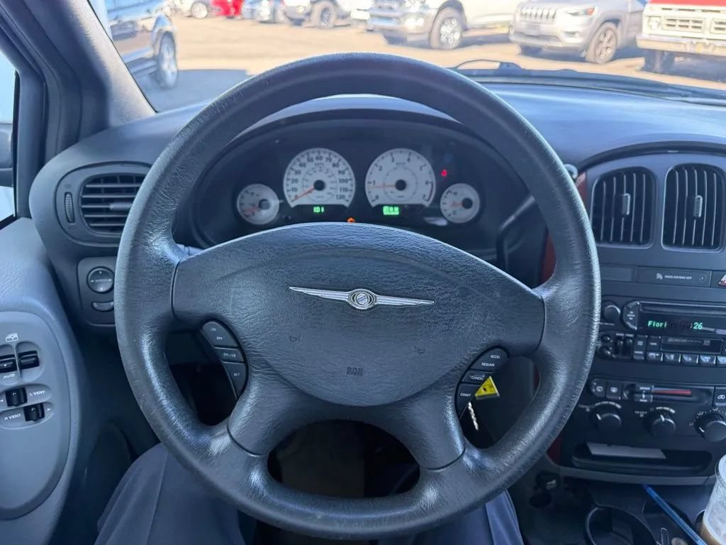 Used 2005 Chrysler Town & Country LX w/ Popular Equipment Group II FWD image 16